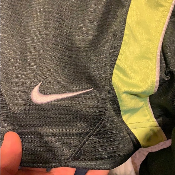 Athletic shorts - Picture 3 of 7